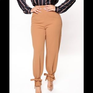 NWT FASHION NOVA HIGH WAIST PANT.